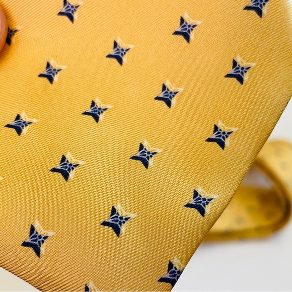 Brooks Brothers Basics Yellow Silk Men's Tie W: 3 5/8" BY L: 59" made in USA - Picture 6 of 6